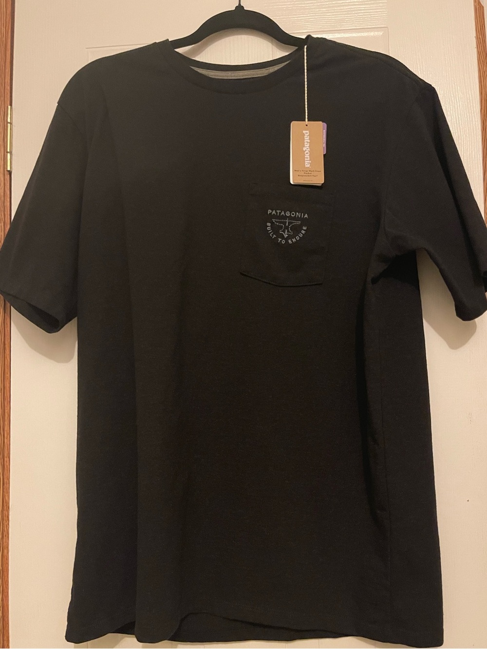 NWT Patagonia Mens Logo Pocket T Shirt Black Medium
